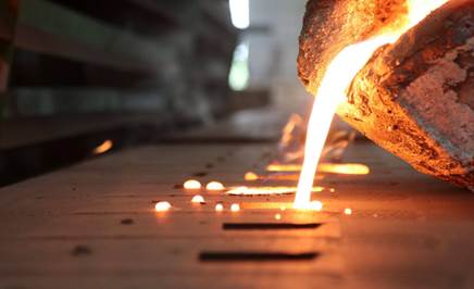 ate�, yang�n, �s�, alev, mum i�eren bir resim

A��klama otomatik olarak olu�turuldu